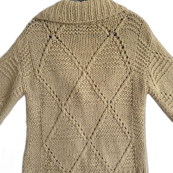 II Sisters Chunky 3/4 Bell Sleeve Womens SZ M Beige Sweater Button Front WARM - Picture 2 of 11